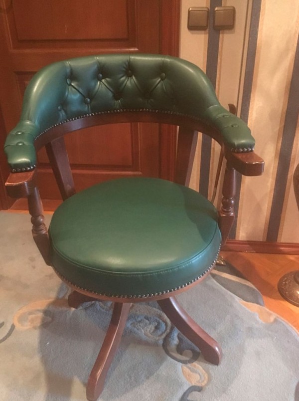 Перетяжка истертого стула ПОСЛЕ