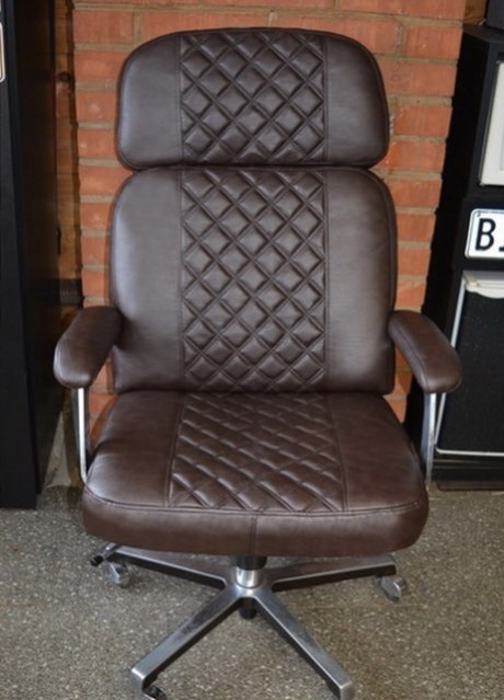 Перетяжка кожаного кресла ПОСЛЕ