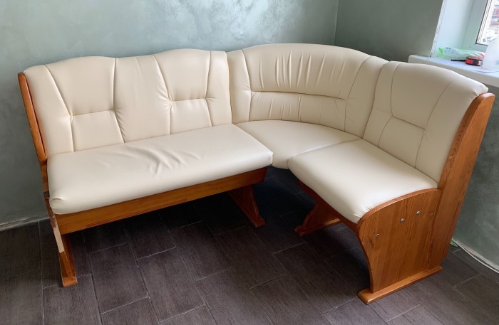 Ремонт кожаной обивки кухонного уголка