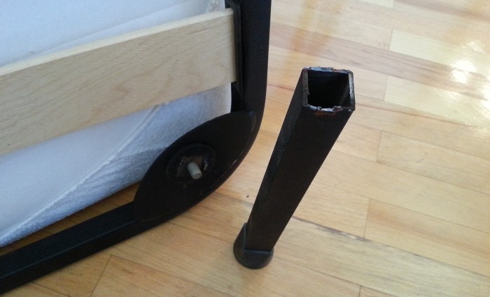 Отломилась ножка кровати