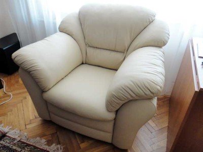 Обшивка кресла кожей