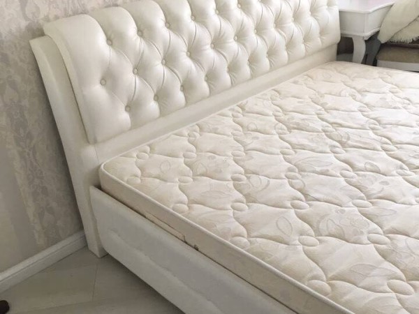 Перетяжка изголовья кровати экокожей