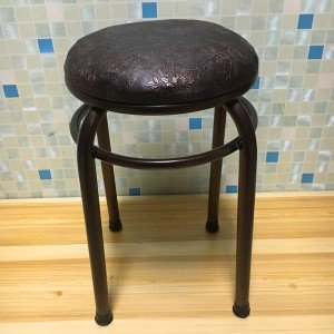 Перетяжка табурета кожзамом