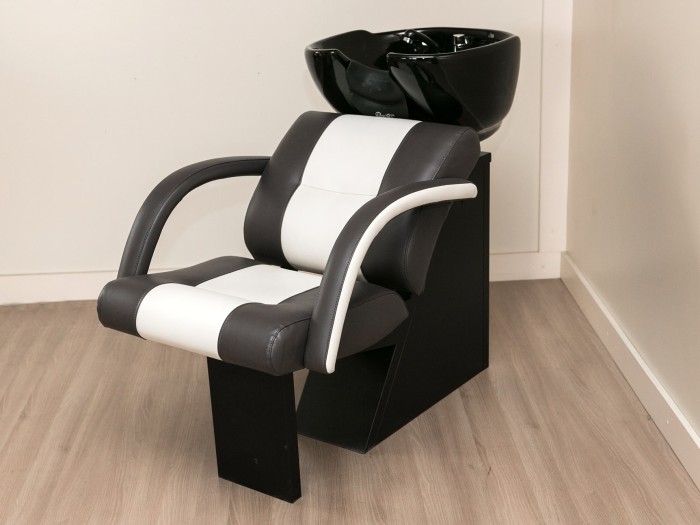 Ремонт и перетяжка парикмахерского кресла