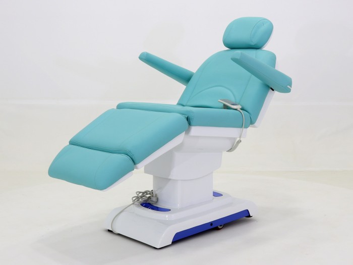 Ремонт и перетяжка косметологического кресла