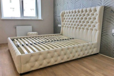 Ремонт кровати с кожаной обивкой